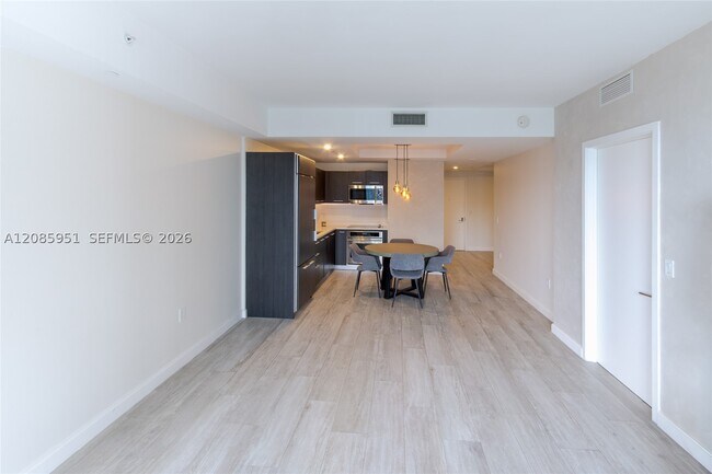 Foto del edificio - 45 SW 9th St