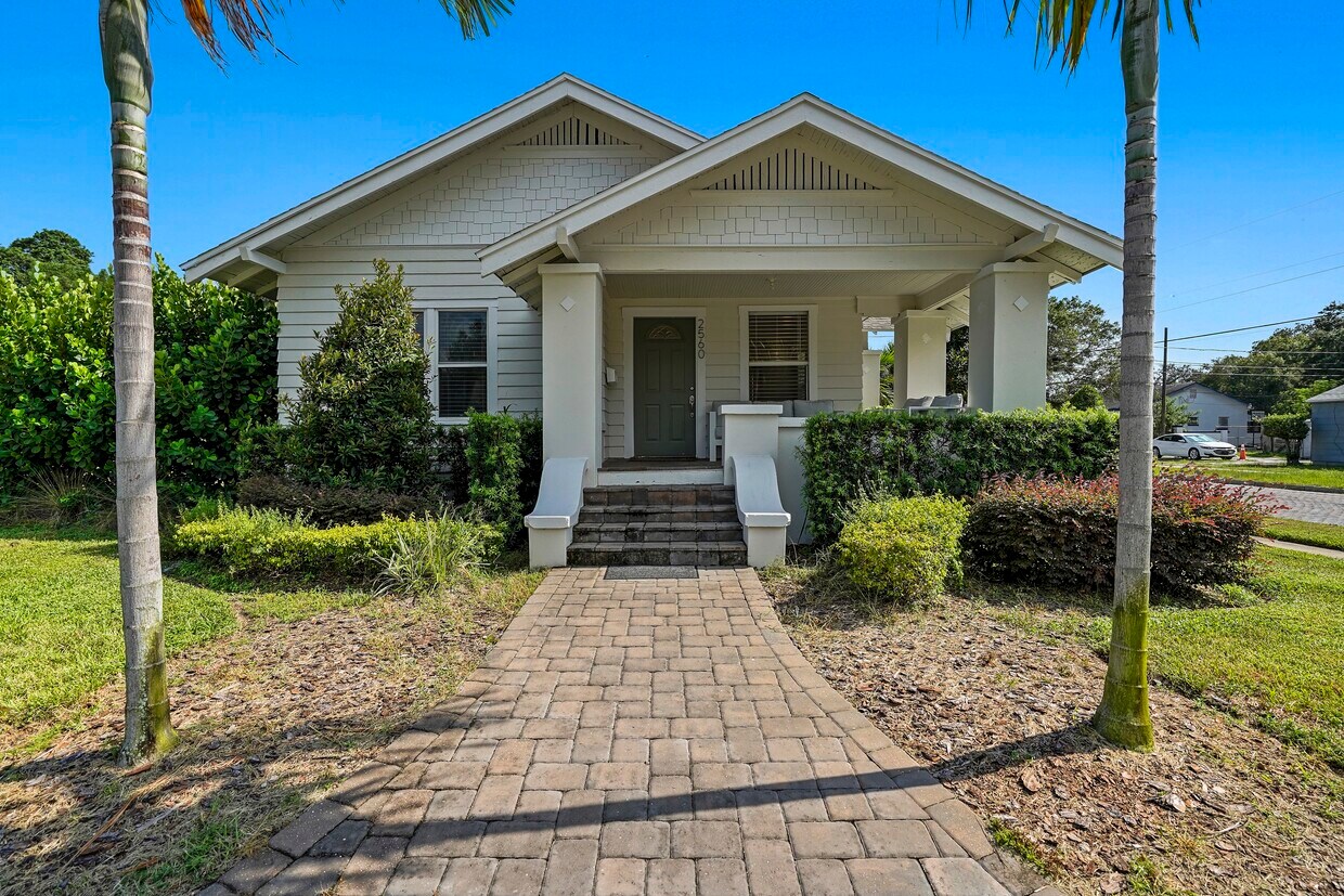 Foto principal - 2560 4th Ave S