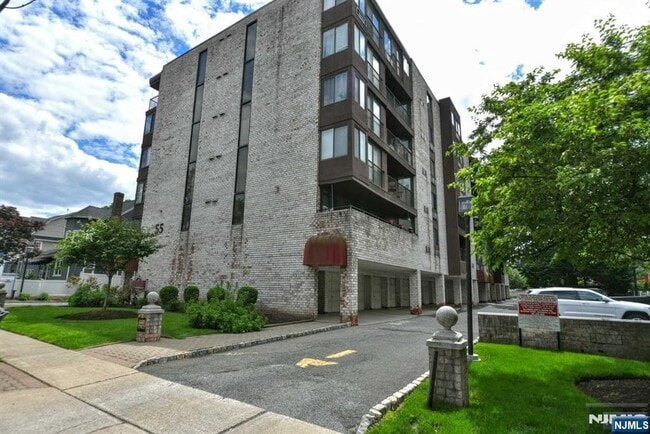 Foto del edificio - 55 Clinton Pl