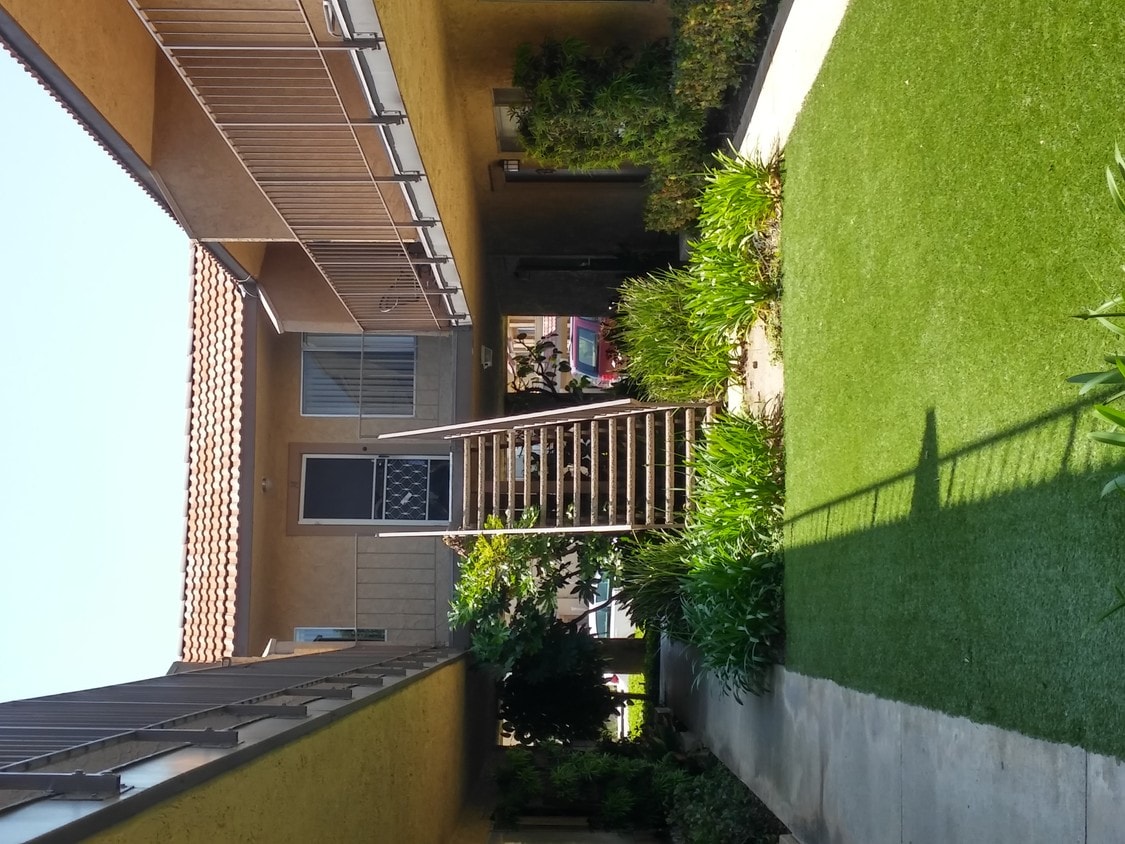 Building Photo - Sunflower Manor