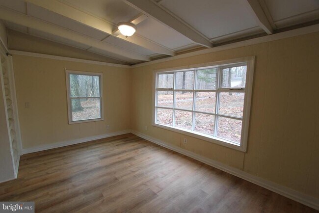 Building Photo - 560 Shenandoah River Dr