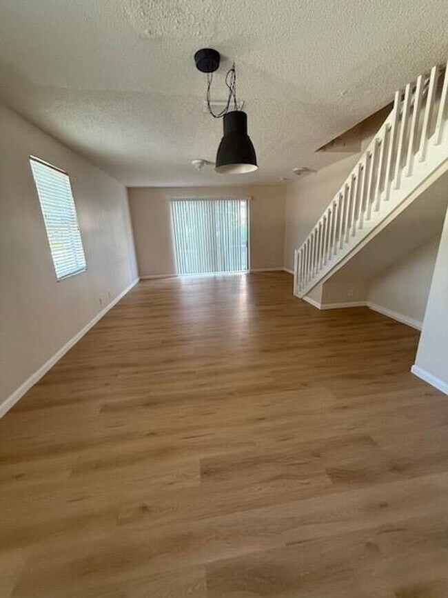 Photo - 1896 Madeira Dr House