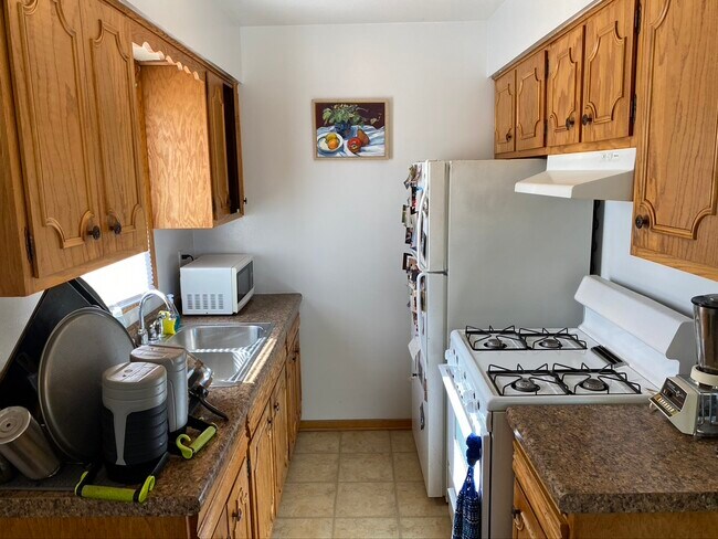Kitchen - 2932 34th Ave S