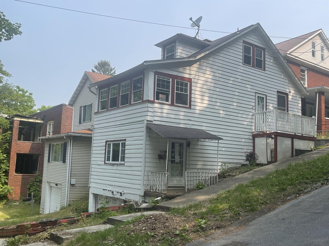 Primary Photo - 925 Coleman Ave