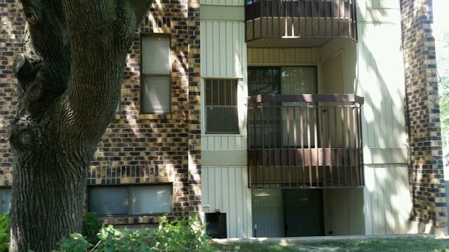 Primary Photo - 2275 Country Club Dr
