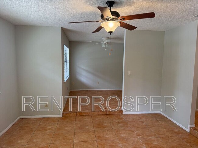 Building Photo - 113 S Deerwood Ave