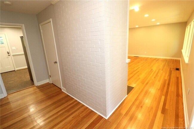 Foto del edificio - 1009 Dogwood Ln