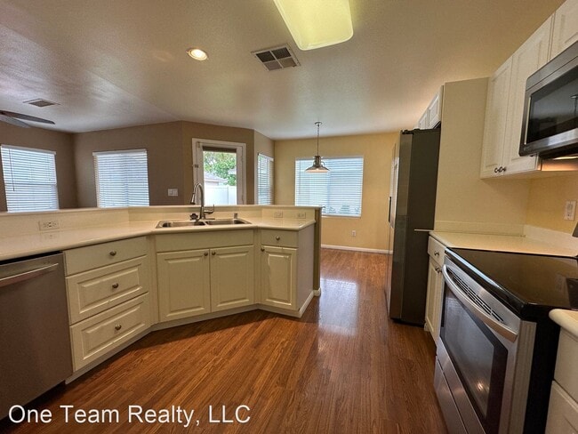 Building Photo - 4 br, 3.5 bath House - 91-1042 Kaihohonu St