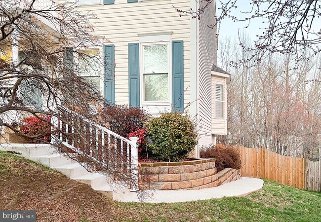 Building Photo - 5 New Brunswick Ct