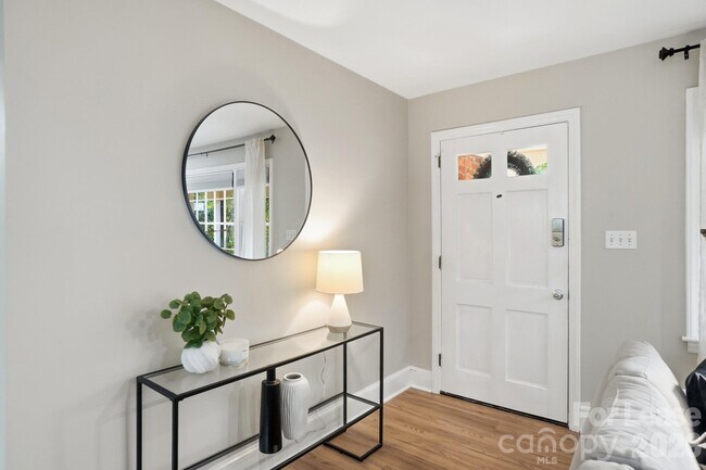 Foto del edificio - 3027 Telford Pl