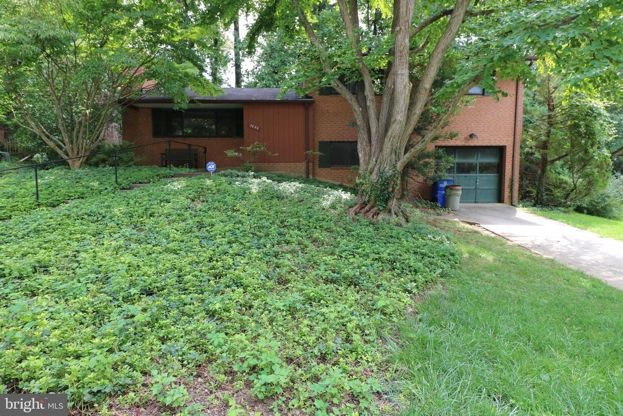 7924 Maryknoll Ave, Bethesda, MD 20817 House Rental in Bethesda, MD