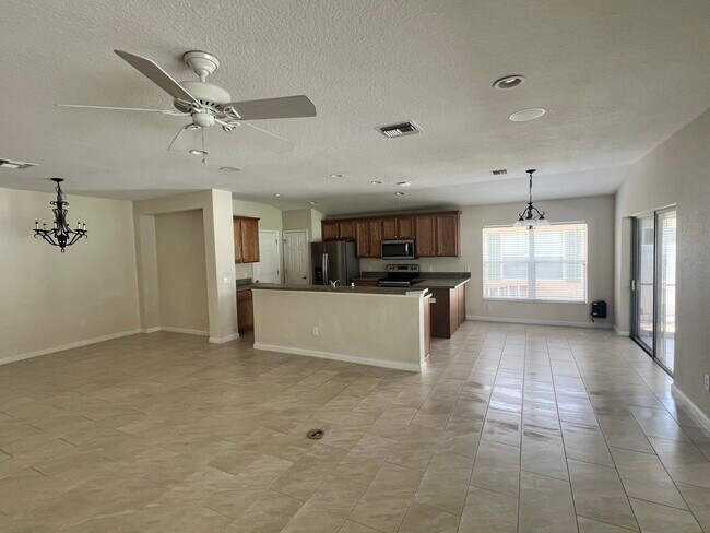 Building Photo - 4310 SW 57th Ave