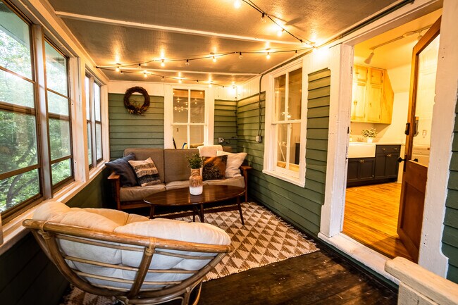 3 Season Porch - 623 Taylor St NE