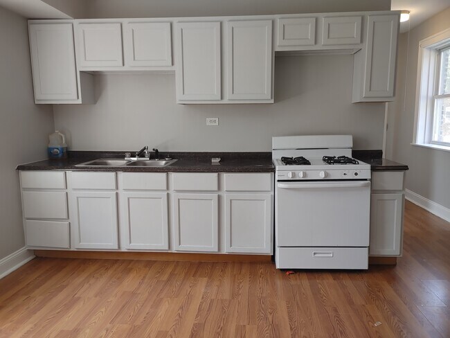 Foto del edificio - 8408 S Kingston Ave