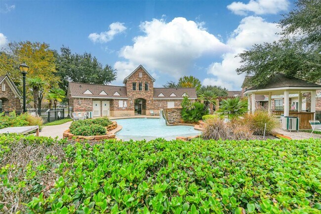 Building Photo - 510 Cypress Vista