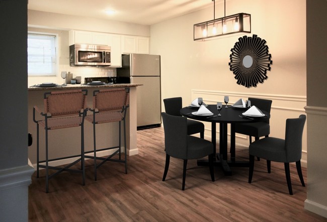 Building Photo - La Bobbi Apartments