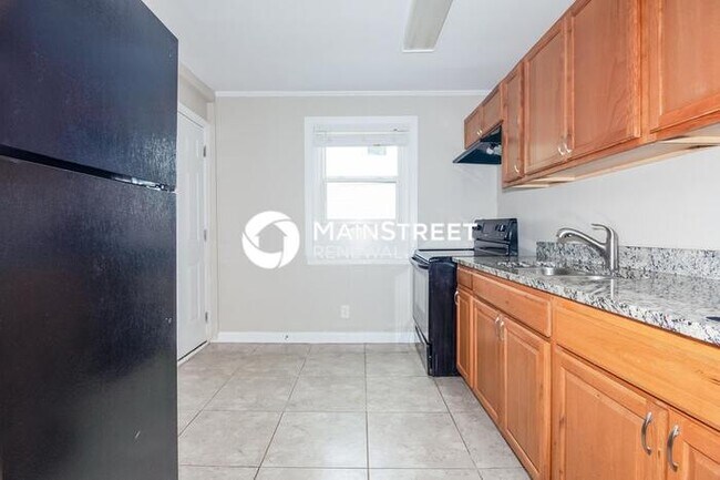 Building Photo - 4 Bedroom Pet-Friendly Home in Charlotte, NC with Main Street Renewal