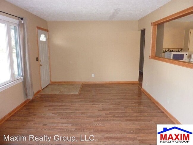 Building Photo - 4 br, 2 bath House - 10909 LEAVENWORTH ST