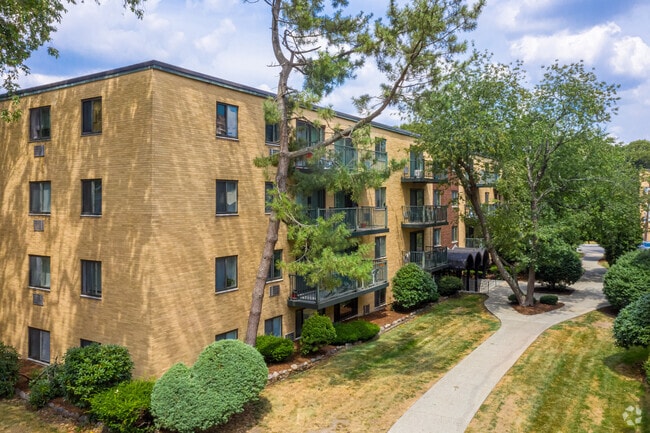 Exterior Photo - Fairlawn Estates at the T