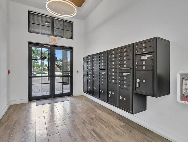 Building Photo - 4100 SW 64th Ave