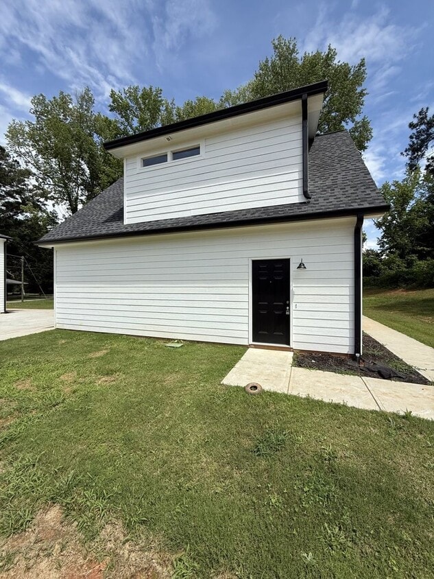 Primary Photo - STUDIO APARTMENT PRE-LEASING FOR AUGUST 2026!