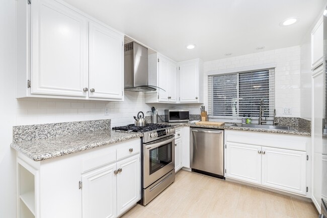 Building Photo - 29202 Heathercliff Rd