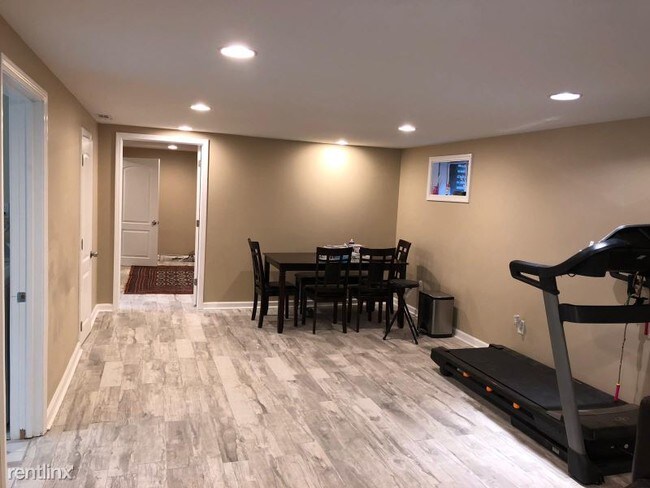 Building Photo - 3 br, 3 bath House - 524 Lawler Ave