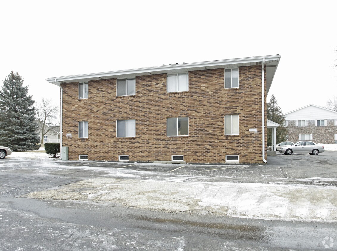 Building Photo - 4320 Kennedy Dr