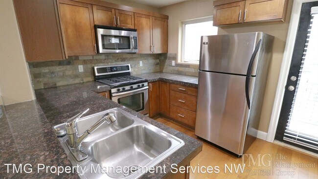 Foto del edificio - 2 br, 2 bath House - 810 SW 173rd Avenue