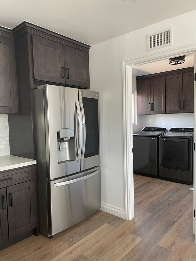 Foto principal - 12444 S Vermont Ave