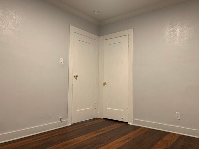 Foto del edificio - Great Experiences Are Just Around Rolland Curtis!