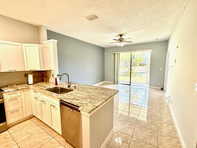 Foto del edificio - 3162 Via Poinciana