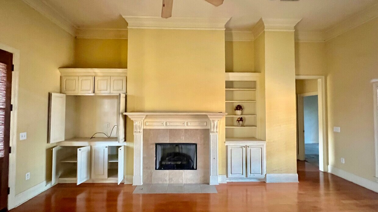 Building Photo - 204 Calhoun Dr