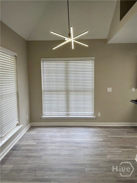 Foto del edificio - 463 Copper Creek Cir