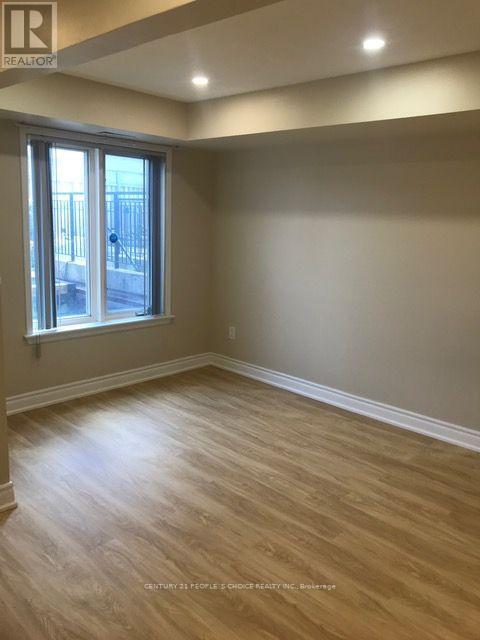 Photo du bâtiment - 988 Sheppard Ave W