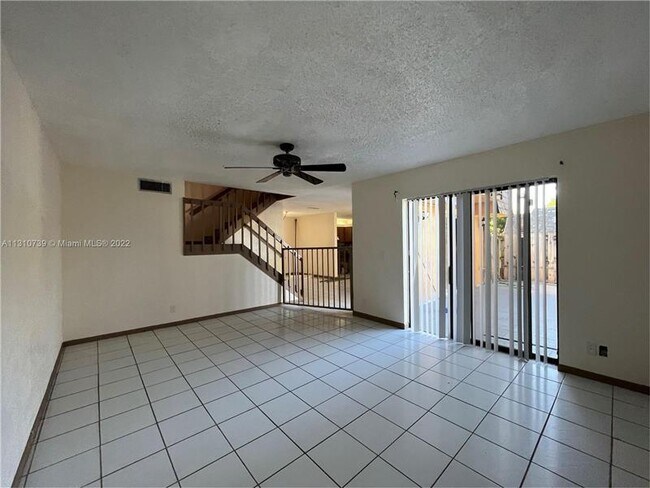 Foto del edificio - 126 Woodland Rd