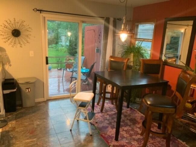 Foto del edificio - 4344 Meadowwood Dr