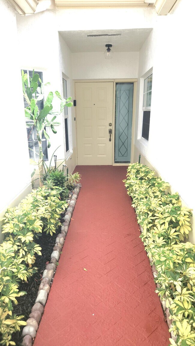 Building Photo - 6107 Caladium Rd