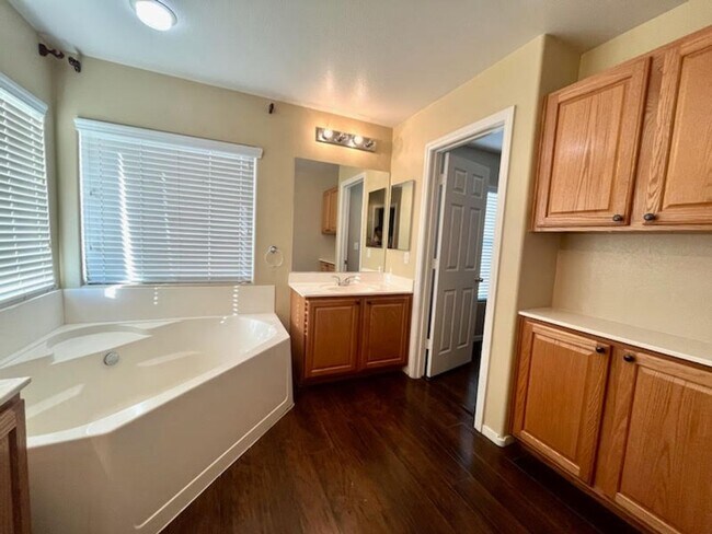 Building Photo - Beautiful 2 Story Home with Lots of Privat...