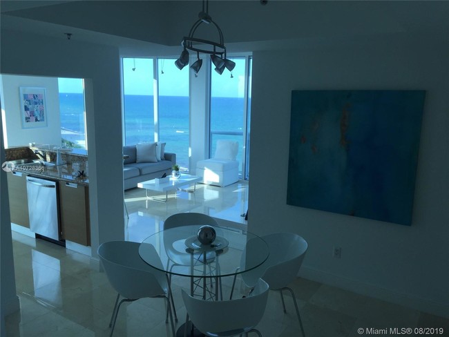 Building Photo - 6515 Collins Ave