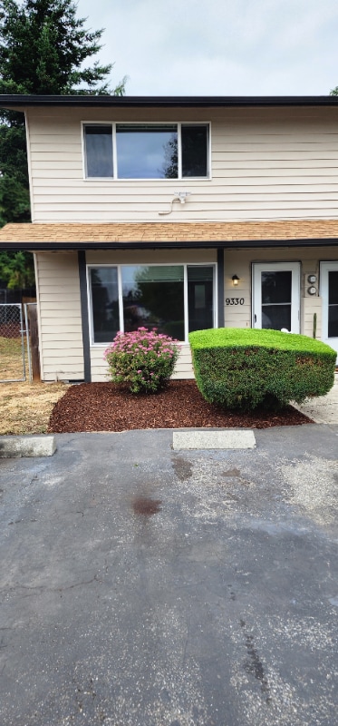 Building Photo - 9330 Holly Dr