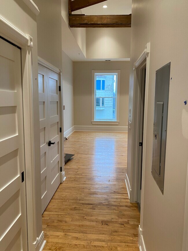 Foto del edificio - 408 South Superior Street, Unit E