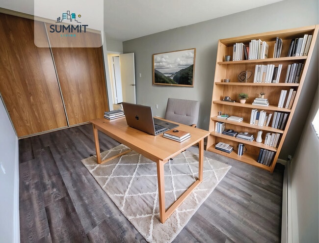 Building Photo - 700 Horizon