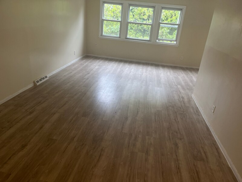 Foto principal - 57-75 Cloverdale Blvd