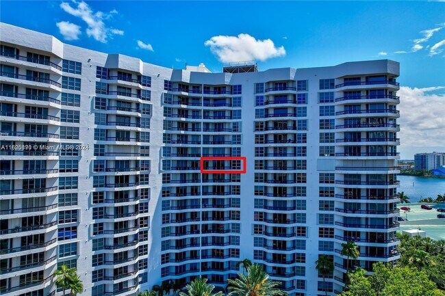 Building Photo - 3600 Mystic Pointe Dr