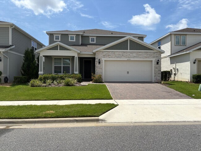 Foto del edificio - Spacious 5-Bedroom Home for Rent in Lake P...