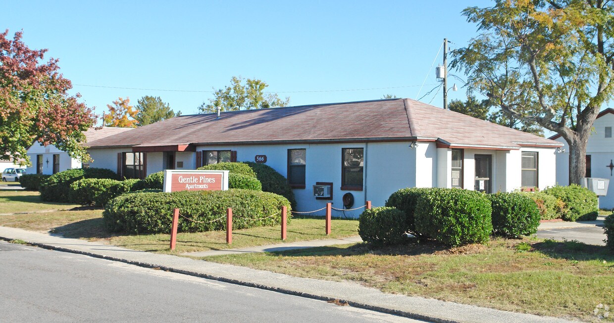 Foto principal - 566 N Brown St