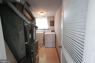 Building Photo - 8 Fanelli Ln