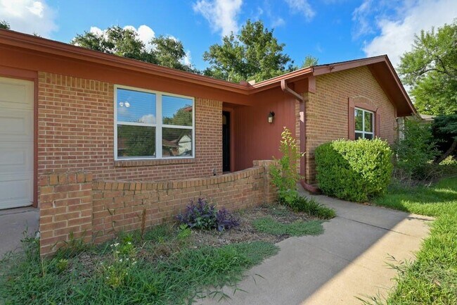 Building Photo - 9007 Viking Dr