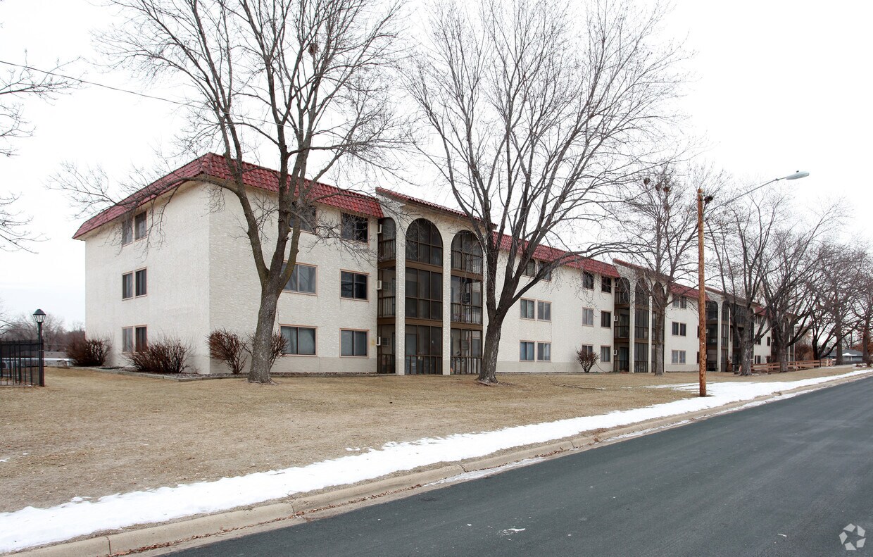 Barcelona Apartments in Crystal, MN